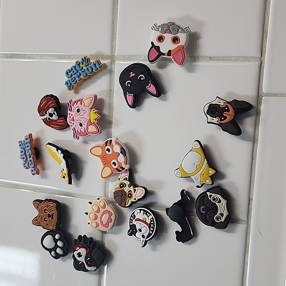 18 PIECES CAT DOG CROC CHARMS MEN KIDS WOMEN DOG LOVER CAT LOVER